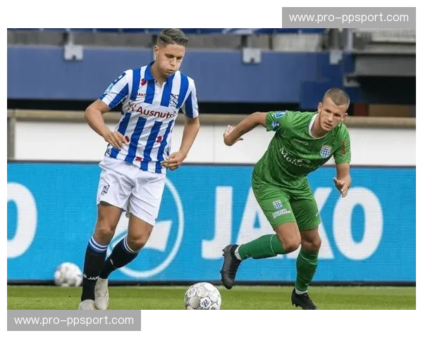 红墙之城的咆哮与草根奇迹：特温特与奥斯的宿命交锋